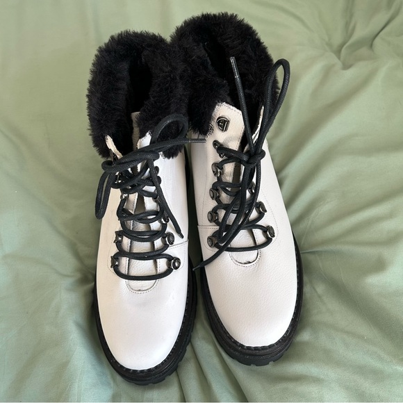 🩷M. GEMI WHITE LEATHER BLACK FUR WINTER LACE UP TRENDING ANKLE BOOTS SIZE 9 - Picture 12 of 14